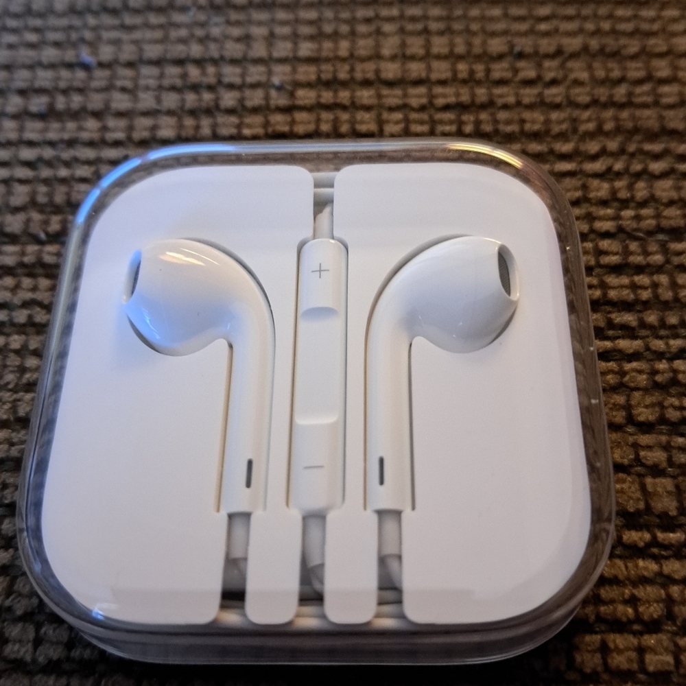 Apple White Earbud Headphones